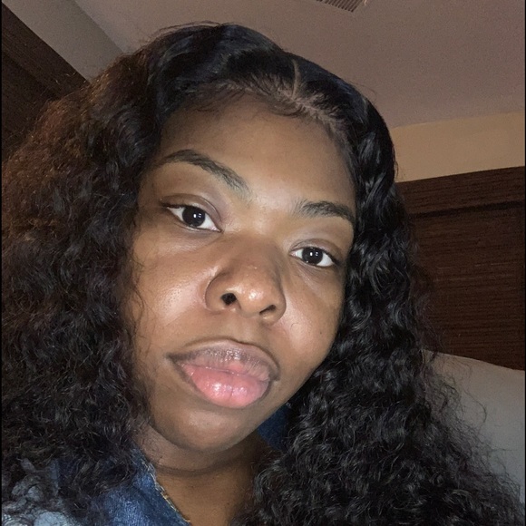 Meet your Posher, Erykah - Picture 1 of 1